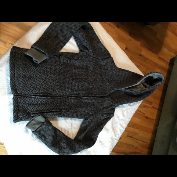 Women's Bench Hooded Jacket - Picture 2 of 5